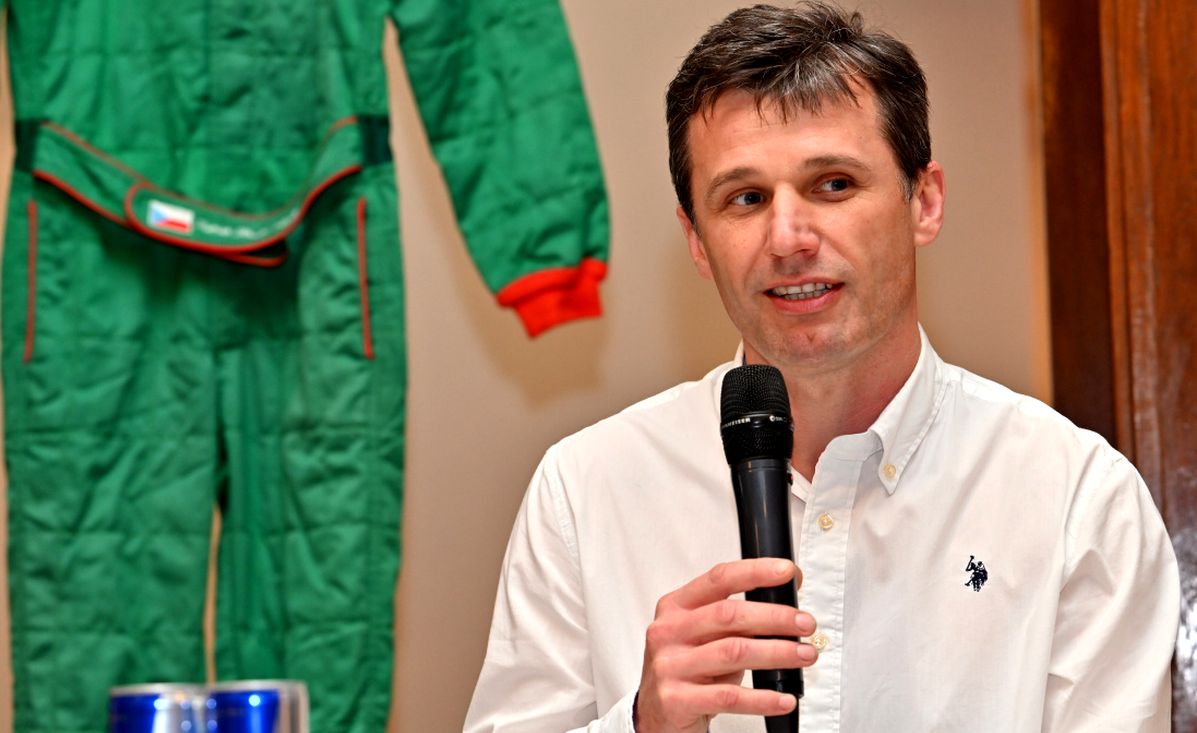 ROMAN KRESTA NA VLNÁCH ČASU Autoklub České republiky