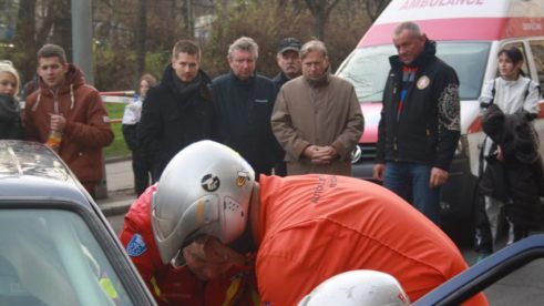 Ukázka vyprošťování ze závodního vozu