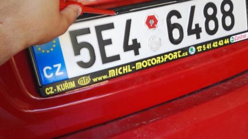 POVINNÁ TŘETÍ REGISTRAČNÍ ZNAČKA NA NOSIČI KOL