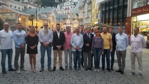 LOKETSKÉ SERPENTINY PŘILÁKALY TISÍCE DIVÁKŮ