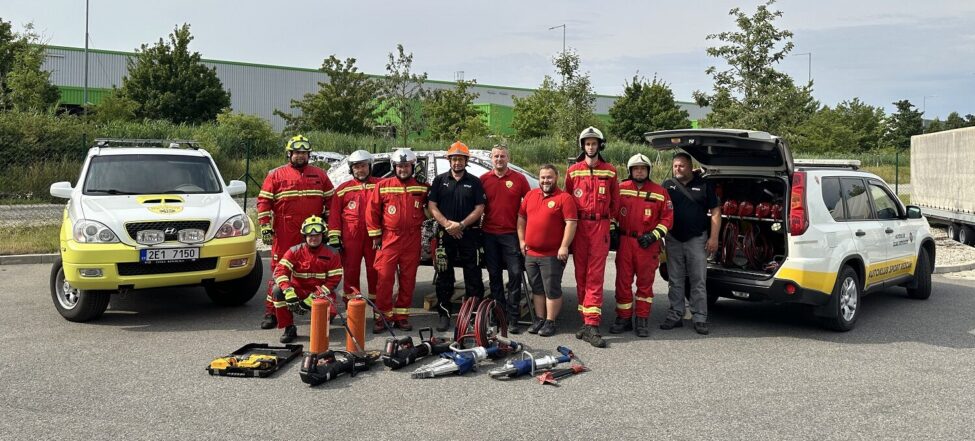Záchranáři ASR trénovali vyproštění posádky ze soutěžní Fabie RS Rally2