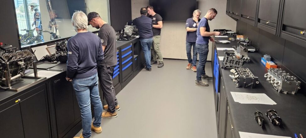 ČESKÁ REPUBLIKA MÁ SUPERLICENCOVANÉ TECHNICKÉ KOMISAŘE PRO MOTOCYKLOVÉ DISCIPLÍNY