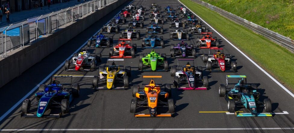 V Brně vyvrcholí motoristická sezóna. Na Masaryk Racing Days dorazí 40 monopostů F4 i dcera legendárního Häkkinena