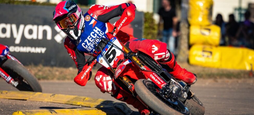 ČESKÝ NÁRODNÍ TÝM VYBOJOVAL STŘÍBRO V SUPERMOTO OF NATIONS 2026
